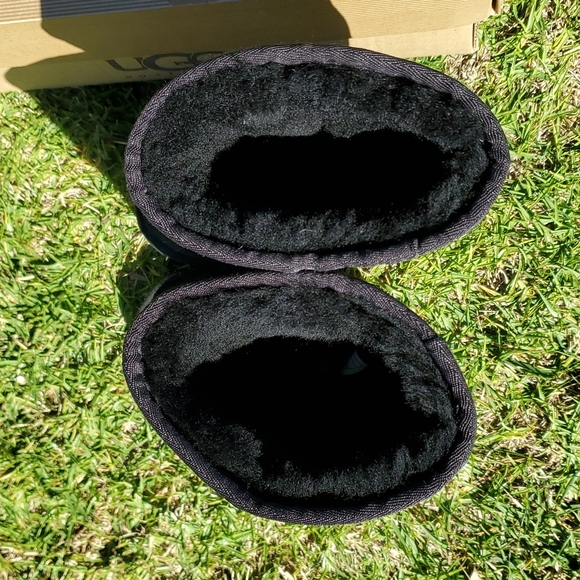 UGG Australia Kids Classic Tall Boots, Black, sz 13 - Picture 6 of 10